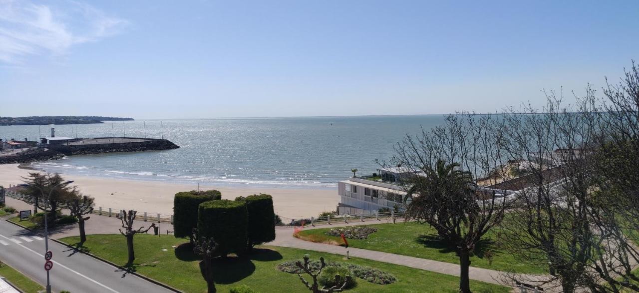 Logis Hôtel Les Bleuets Royan Exterior foto