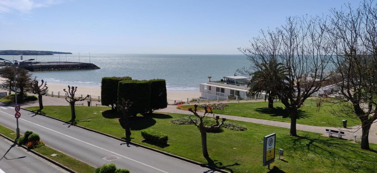 Logis Hôtel Les Bleuets Royan Exterior foto